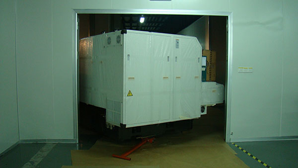 成型機設(shè)備搬運 成型機設(shè)備搬運