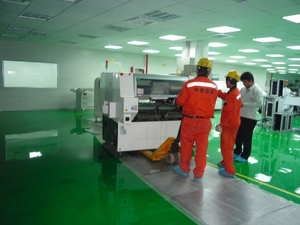 二樓平臺無塵室吊裝作業 二樓平臺無塵室吊裝作業